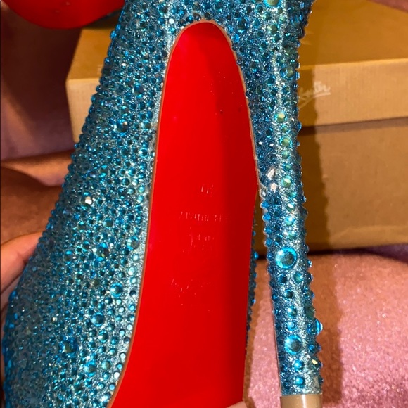 Blue diamond daffodils red bottoms - Picture 4 of 4